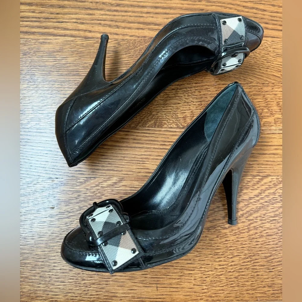 BURBERRY Patent Leather Pumps Heels Plaid Nova Check Buckle Old Money‎ 35.5